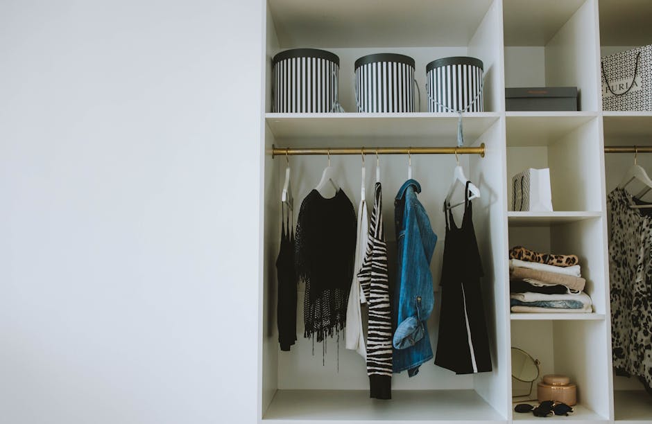 minimalist wardrobe organization clothes