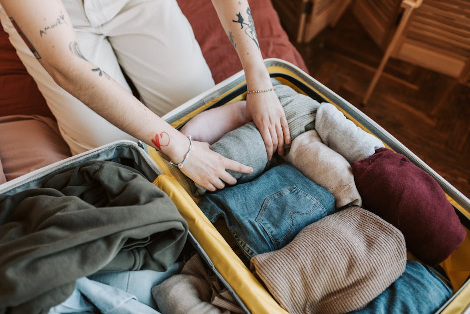 suitcase packing clothes