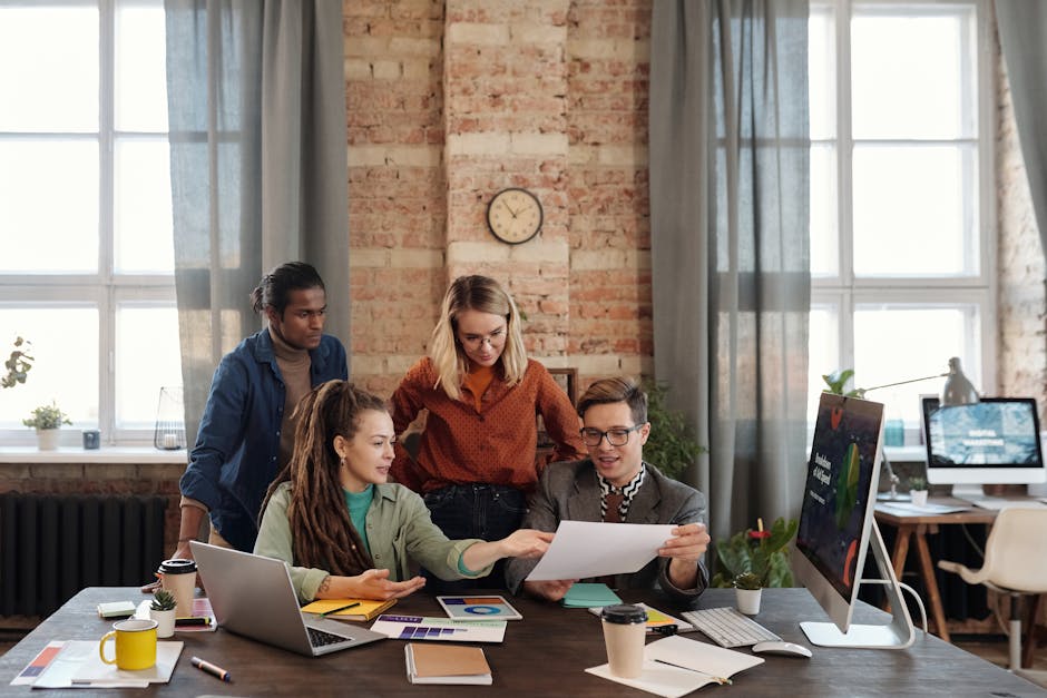 team collaborating using AI project management