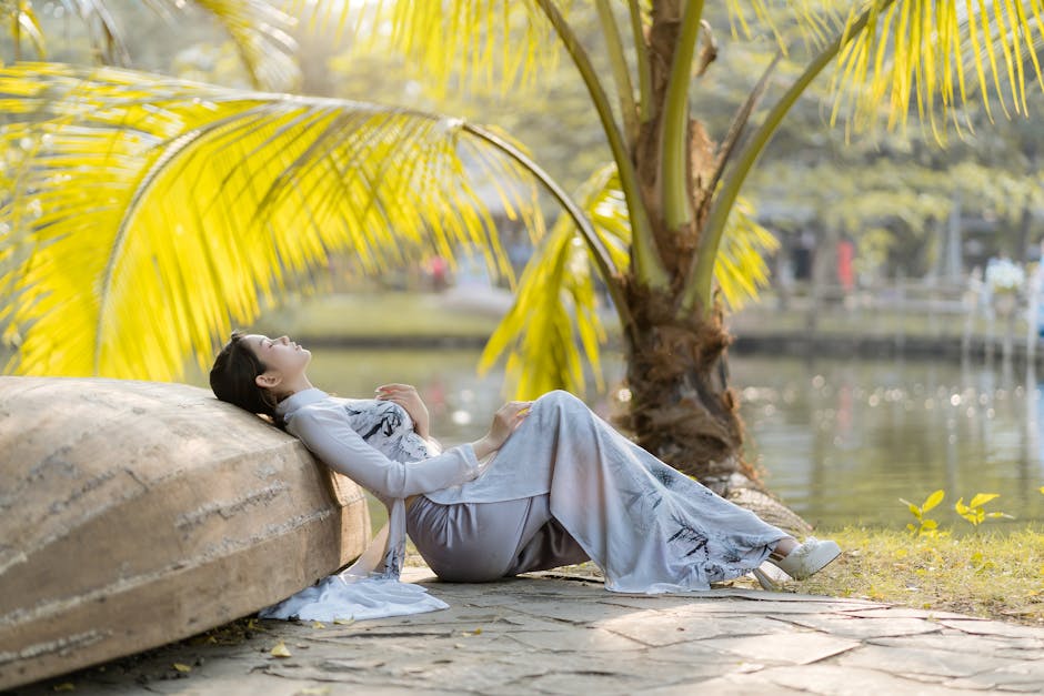 tropical minimalist wardrobe