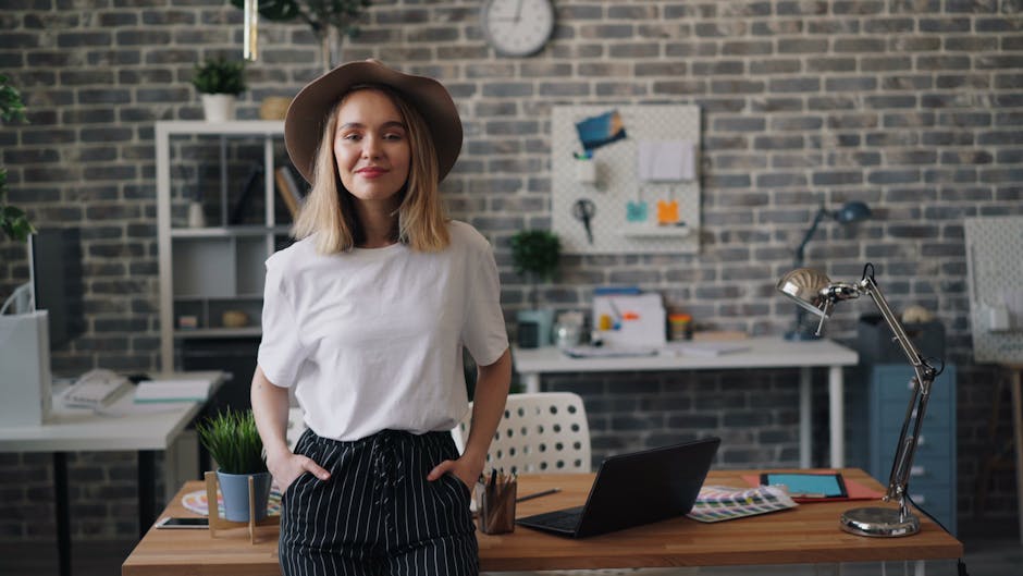woman smart casual office brazil