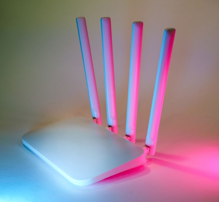 A side-by-side graphical comparison of two routers, one labeled Wi-Fi 6 and the other Wi-Fi 7, highlighting their speed and range differences.